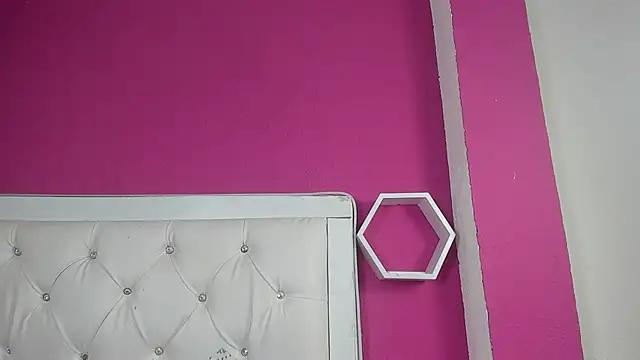 Explore our live girls sluts from our Custom and Multi clubs and checkout exclusive access to highly interactive content, such as shape, hair, titties, pussy type and many more.