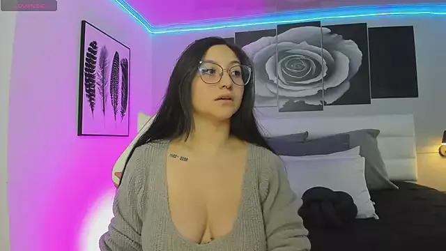 Explore our live girls sluts from our Custom and Multi clubs and checkout exclusive access to highly interactive content, such as shape, hair, titties, pussy type and many more.