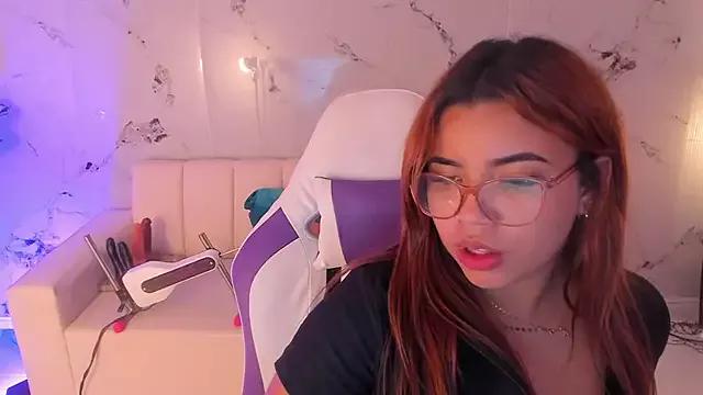 Lucy_Strong from StripChat is Freechat