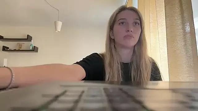Lucyreeel_ from StripChat is Freechat