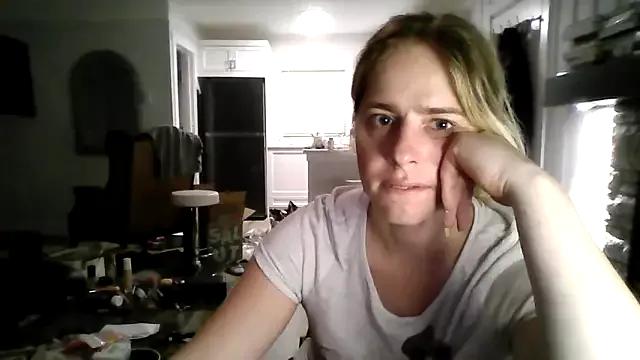 LucySaintJames from StripChat is Freechat