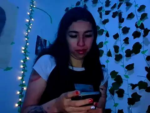 lucywhite13 from StripChat is Freechat