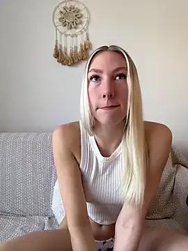 Photos of LuisaBecker from StripChat is Freechat