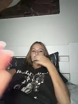 LullyFox from StripChat