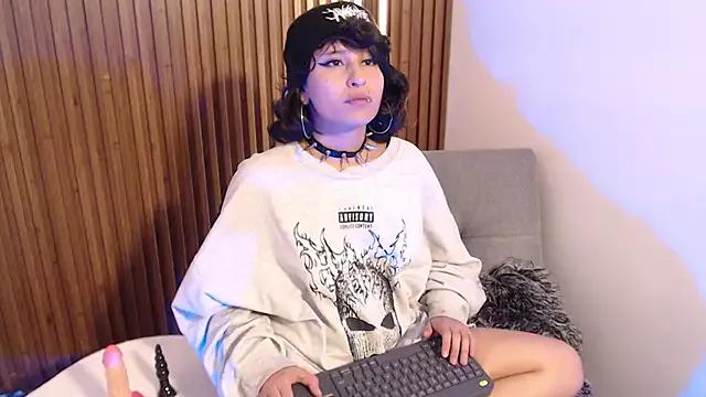 Luly_rouge webcams show profile image 