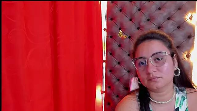 Explore our live girls sluts from our Custom and Multi clubs and checkout exclusive access to highly interactive content, such as shape, hair, titties, pussy type and many more.