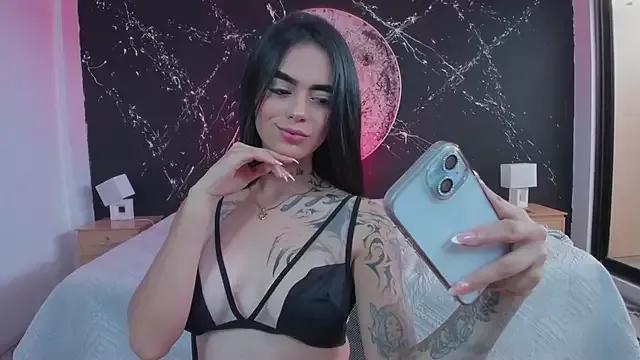 Luna-Evans from StripChat is Freechat