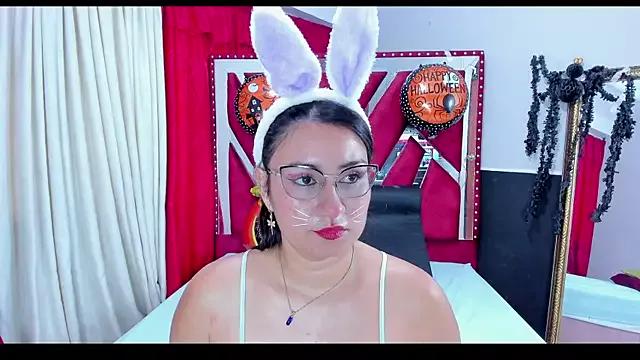 Explore our live girls sluts from our Custom and Multi clubs and checkout exclusive access to highly interactive content, such as shape, hair, titties, pussy type and many more.