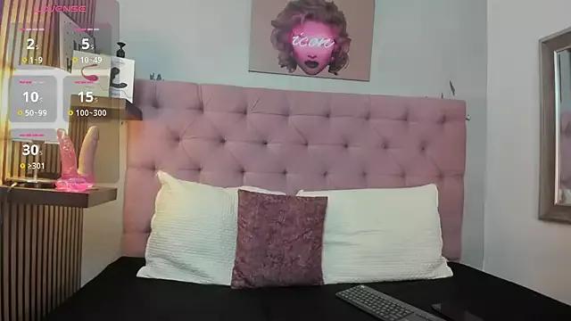 Explore our live girls sluts from our Custom and Multi clubs and checkout exclusive access to highly interactive content, such as shape, hair, titties, pussy type and many more.