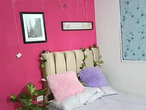 Explore our live girls sluts from our Custom and Multi clubs and checkout exclusive access to highly interactive content, such as shape, hair, titties, pussy type and many more.