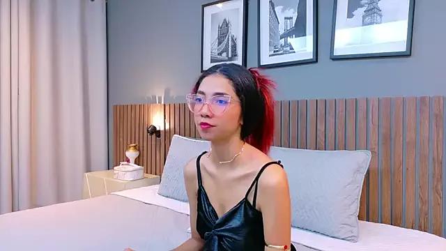 Explore our live girls sluts from our Custom and Multi clubs and checkout exclusive access to highly interactive content, such as shape, hair, titties, pussy type and many more.