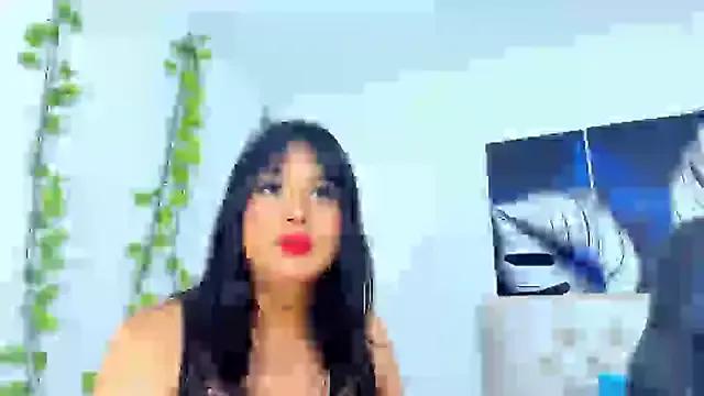 LunaAndLisa from StripChat is Freechat