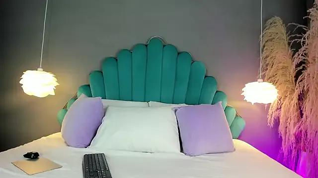 Explore our live girls sluts from our Custom and Multi clubs and checkout exclusive access to highly interactive content, such as shape, hair, titties, pussy type and many more.