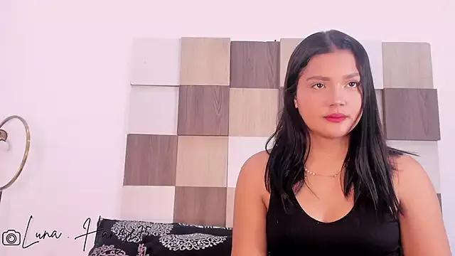 LunaHanze_ from StripChat is Freechat