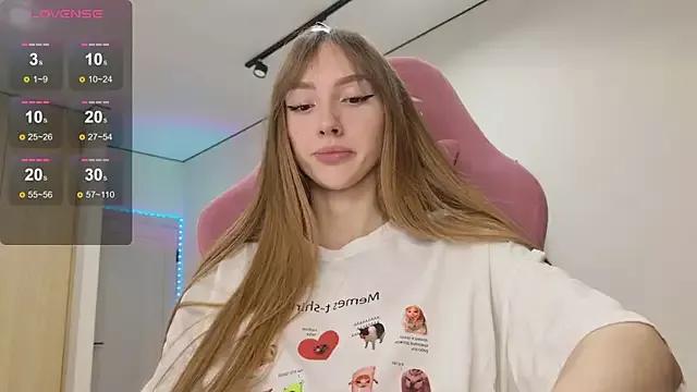 Lunainnk from StripChat is Freechat