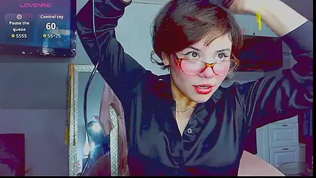 LunaMilav from StripChat is Freechat