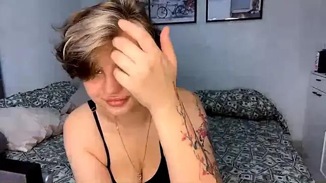 Explore our live girls sluts from our Custom and Multi clubs and checkout exclusive access to highly interactive content, such as shape, hair, titties, pussy type and many more.