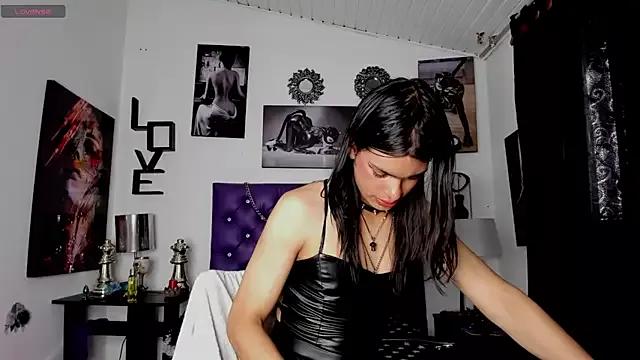 Explore our live girls sluts from our Custom and Multi clubs and checkout exclusive access to highly interactive content, such as shape, hair, titties, pussy type and many more.