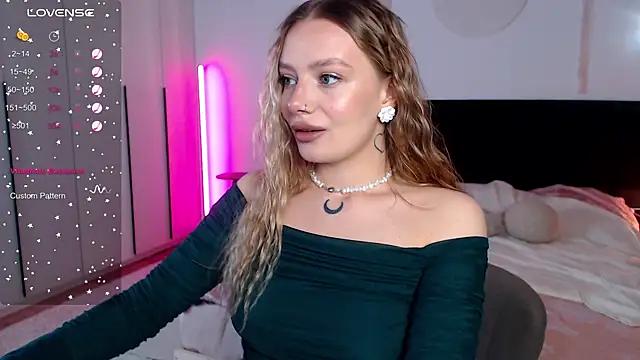 Explore our live girls sluts from our Custom and Multi clubs and checkout exclusive access to highly interactive content, such as shape, hair, titties, pussy type and many more.