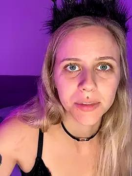 lunawolf21 from StripChat is Freechat