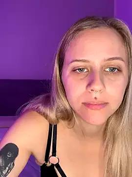 lunawolf21 from StripChat is Freechat