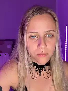 lunawolf21 from StripChat is Freechat