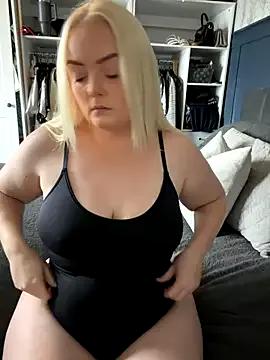 Photos of lusciouslylou from StripChat is Freechat