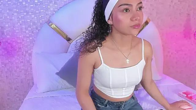 Explore our live girls sluts from our Custom and Multi clubs and checkout exclusive access to highly interactive content, such as shape, hair, titties, pussy type and many more.