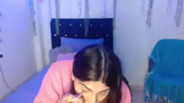 Lyaa_Cute from StripChat