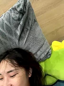LylyBaby1888 from StripChat
