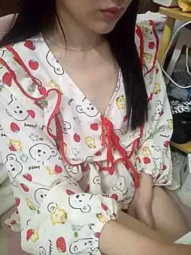 Lynda_2x webcams show profile image 