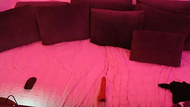 Lynylou from StripChat