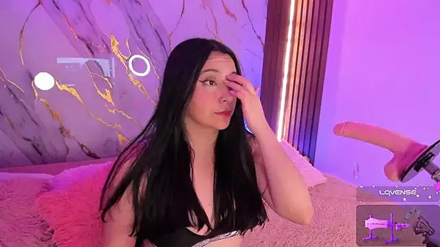 M0lly18lewis from StripChat is Freechat