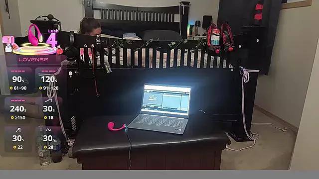 MacabreCouple from StripChat is Freechat