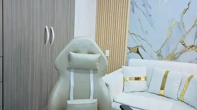 Explore our live girls sluts from our Custom and Multi clubs and checkout exclusive access to highly interactive content, such as shape, hair, titties, pussy type and many more.