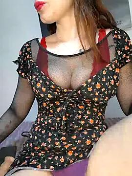 MadameBlu from StripChat
