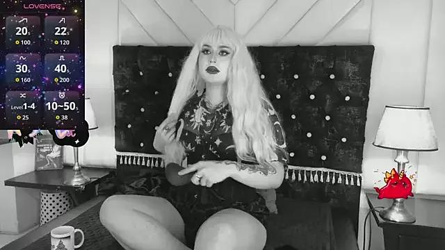 Madamexravenx from StripChat is Freechat