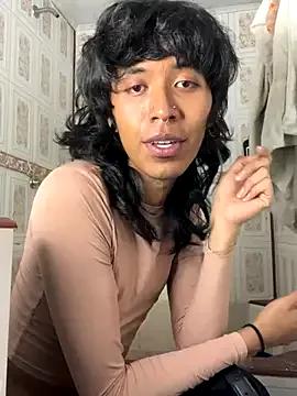 MadamLeRouge from StripChat