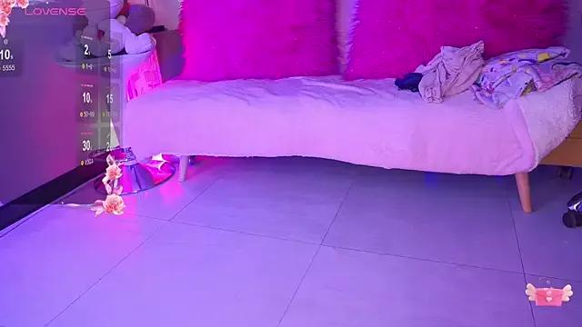 Explore our live girls sluts from our Custom and Multi clubs and checkout exclusive access to highly interactive content, such as shape, hair, titties, pussy type and many more.