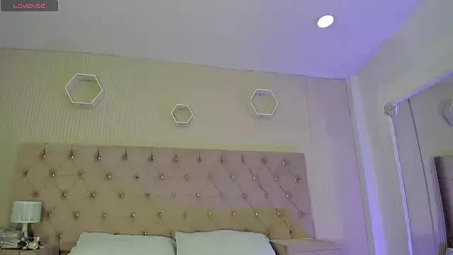 Explore our live girls sluts from our Custom and Multi clubs and checkout exclusive access to highly interactive content, such as shape, hair, titties, pussy type and many more.