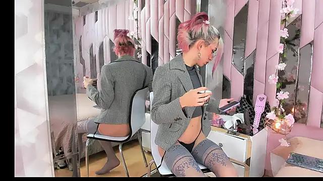 Explore our live girls sluts from our Custom and Multi clubs and checkout exclusive access to highly interactive content, such as shape, hair, titties, pussy type and many more.