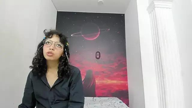 MadyStarkx from StripChat is Freechat