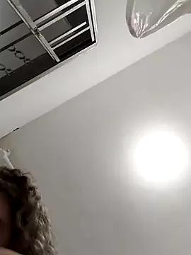 Maeefilha218 from StripChat