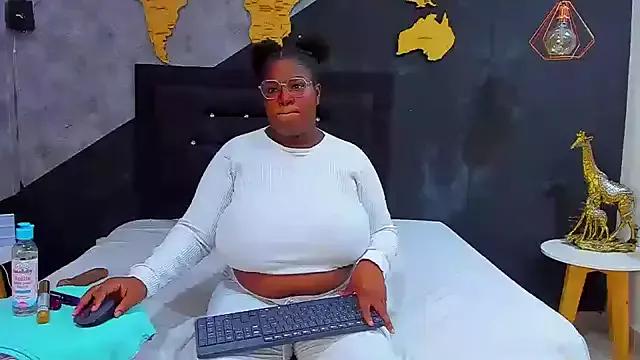 Maiam__Rossi from StripChat