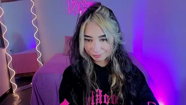 Explore our live girls sluts from our Custom and Multi clubs and checkout exclusive access to highly interactive content, such as shape, hair, titties, pussy type and many more.