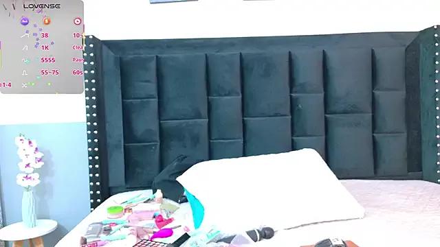 mamaneedsfun from StripChat is Freechat