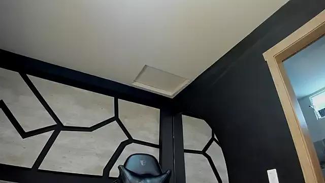 Explore our live girls sluts from our Custom and Multi clubs and checkout exclusive access to highly interactive content, such as shape, hair, titties, pussy type and many more.
