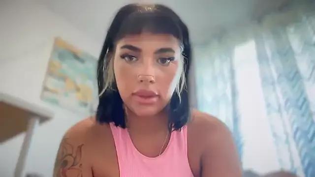 Marakuia054 from StripChat is Freechat