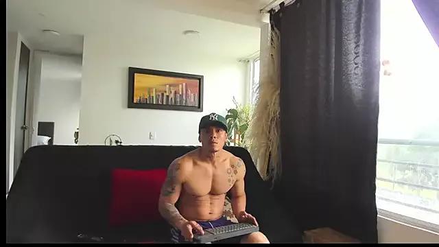 MARCELOANDLUCIAN from StripChat is Freechat
