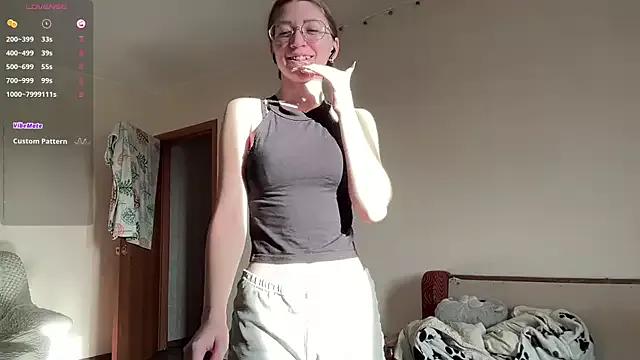 MargarettNewbie from StripChat is Freechat